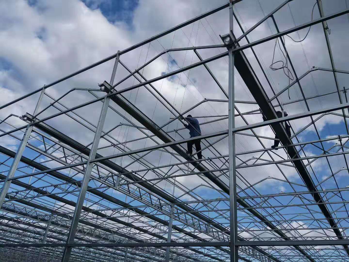 為什么要提前在板材上鉆孔？